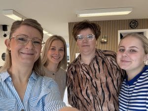 4 frisører i salonen Hot N Tot i Tarm
