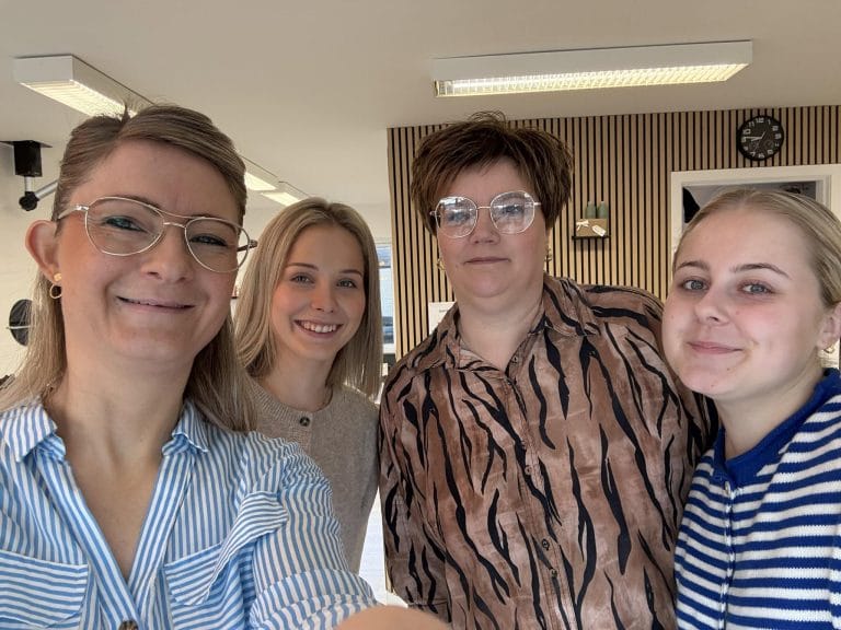 4 frisører i salonen Hot N Tot i Tarm
